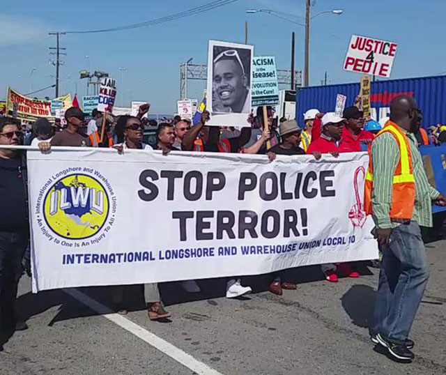 ILWU leads march from Port of Oakland to City Hall
            calling to 'Stop Police Terror.' (Photo: twitter)