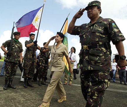 Arroyo reviews troops, 4 May 2004