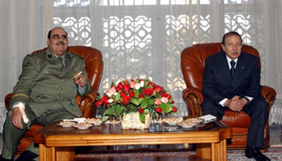 Le générale Lamari et Bouteflika, mars 2004