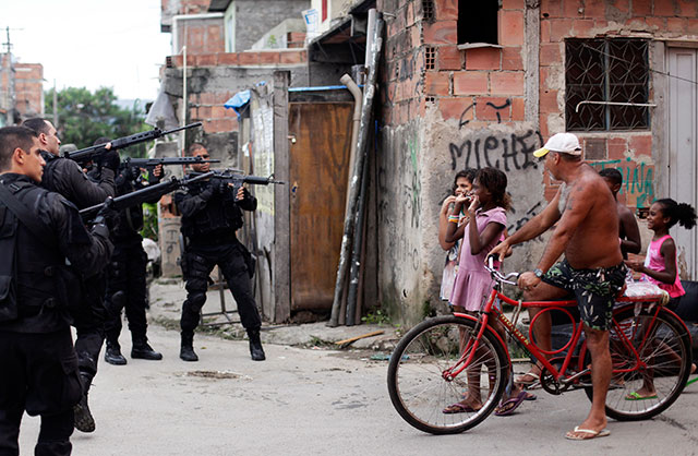 Resultado de imagen para represion en favelas