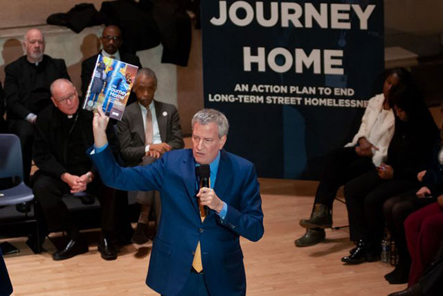 NYC mayor Bill de Blasio presents his latest plan to
end street homelessness, 17 December 2019. (Photo: Ben
Fractenberg/The City)