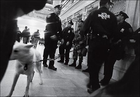 Police, army at Grand Central Station, Apriol 2004