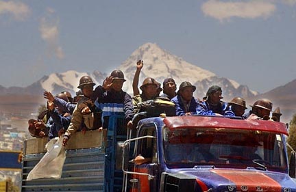 Mineros salen de El Alto, 18.10.03