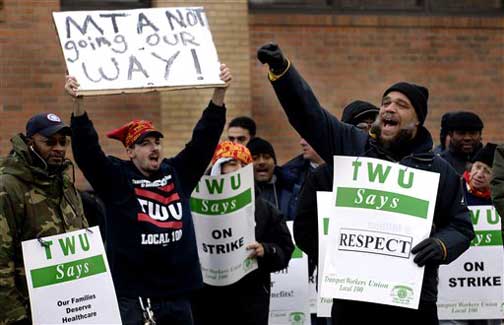 NYC transit strikers at Queens bus lines, 19.12.05