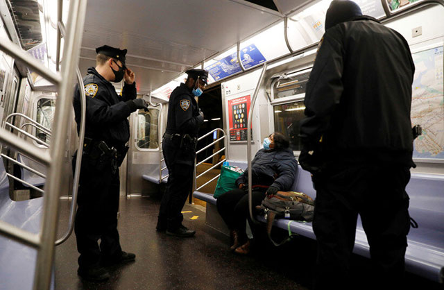 NYC police remove woman from subway, 7 May 2020.
(Photo: Reuters)