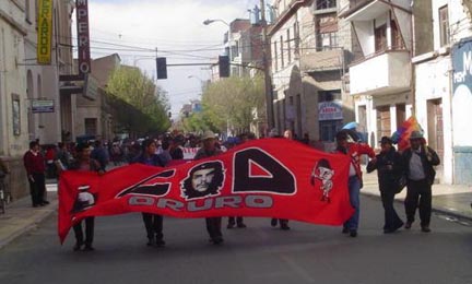 Mineros de Oruro se solidarizan con estudiantes