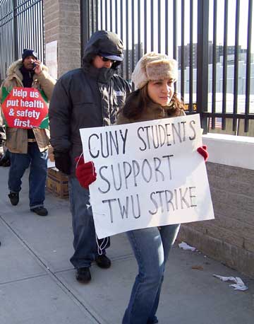 CUNY student on TWU picket line, 21.12.05