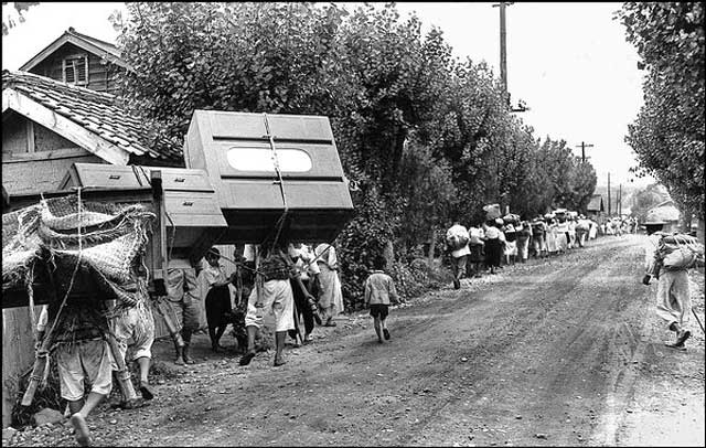long lines of refugees fleeing from yongdong on 26 july 1950. the day before, hundreds of refugees were massacred by u.s. soldiers and warplanes at bridge at no gun ri, eight miles away.