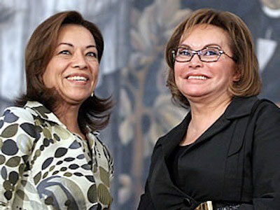 Elba Esther Gordillo (right) with then
            secretary of education Josefina Vzquez Mota of the PAN,
            back when the SNTE president-for-life had the federal
            Education Secretariat under her control.