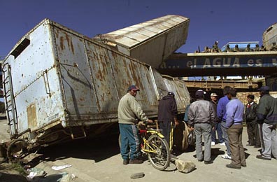 Tren volcado, La Paz, 15.10.03